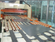 汽(qi)車闆(ban)異(yi)形闆(ban)加工(gong)機組