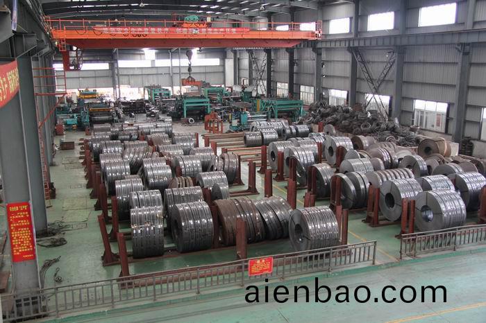 熱(re)軋縱剪機組與(yu)成品